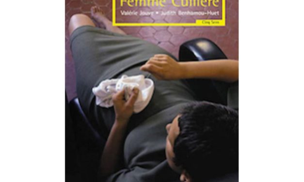 Femme Cuillère