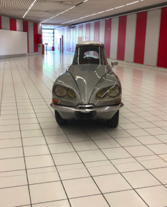 A new Centre Pompidou in Brussels: the stunning experience of a 38,000 m2 garage filled with major artworks.