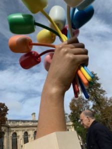 Jeff Koons in Paris: “I gave three years of my life for the bouquet of tulips”