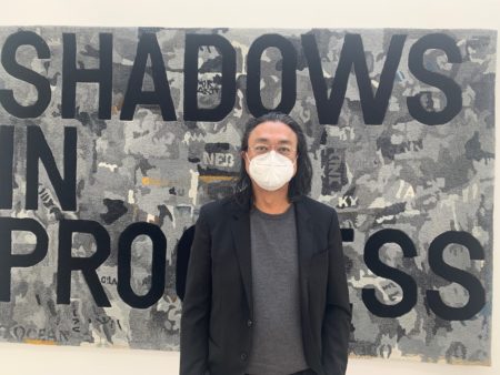 Rirkrit Tiravanija: the new exhibition “featuring” Marcel Duchamp, John Giorno, Jasper Johns and the shadow of Donald Trump
