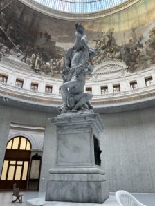 La-Bourse-de-Commerce-224x298